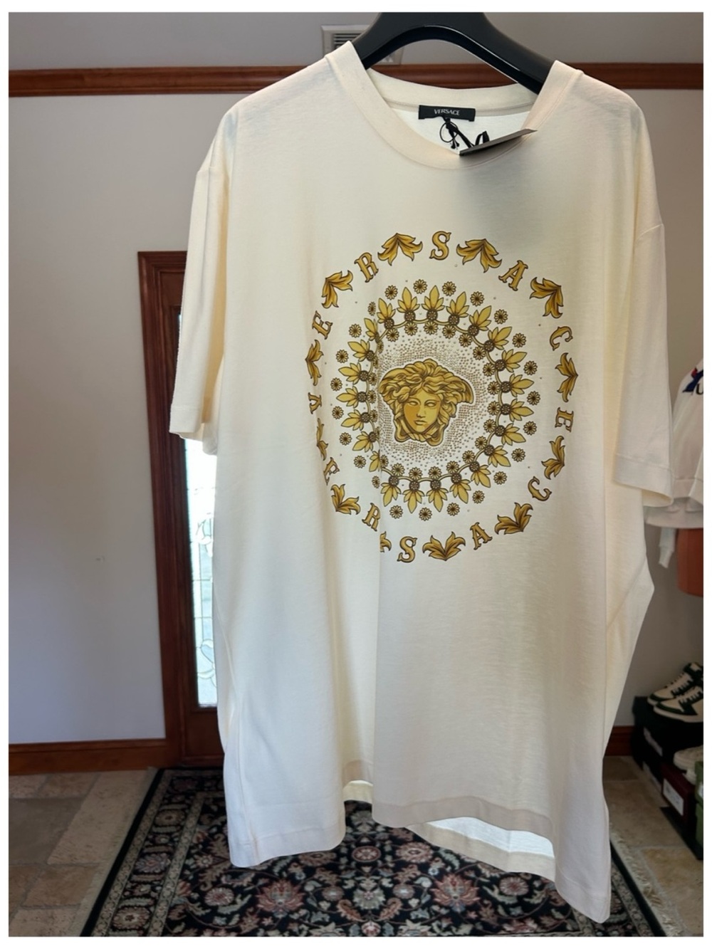 Versace embroidered cotton Medusa T-shirt, size 4
XL made in Italy - Picture 2 of 6
